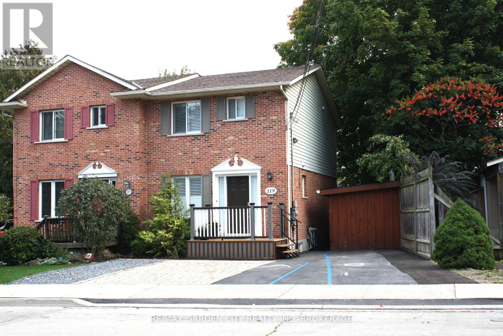 119 Main St W, Grimsby, ON L3M 1R6