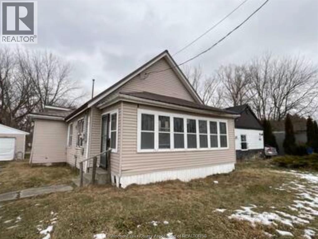 253 King St E, Chatham, ON N7M 3N3