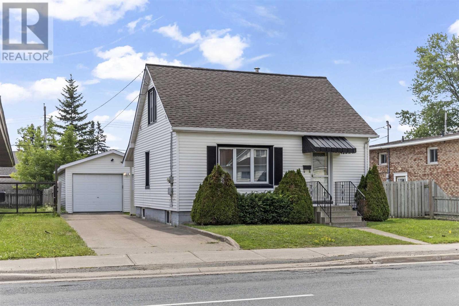 1287 Wellington St E, Sault Ste. Marie, ON P6A 2P5