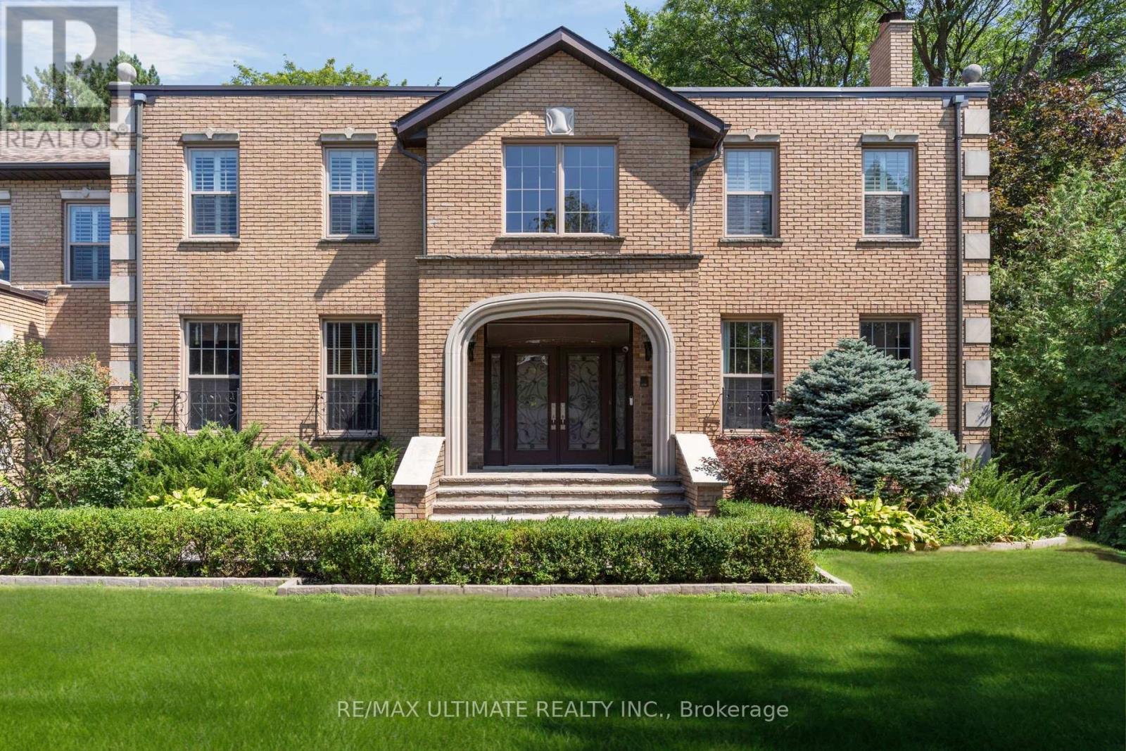 1 Versailles Ct, Toronto, ON M3B 2A8