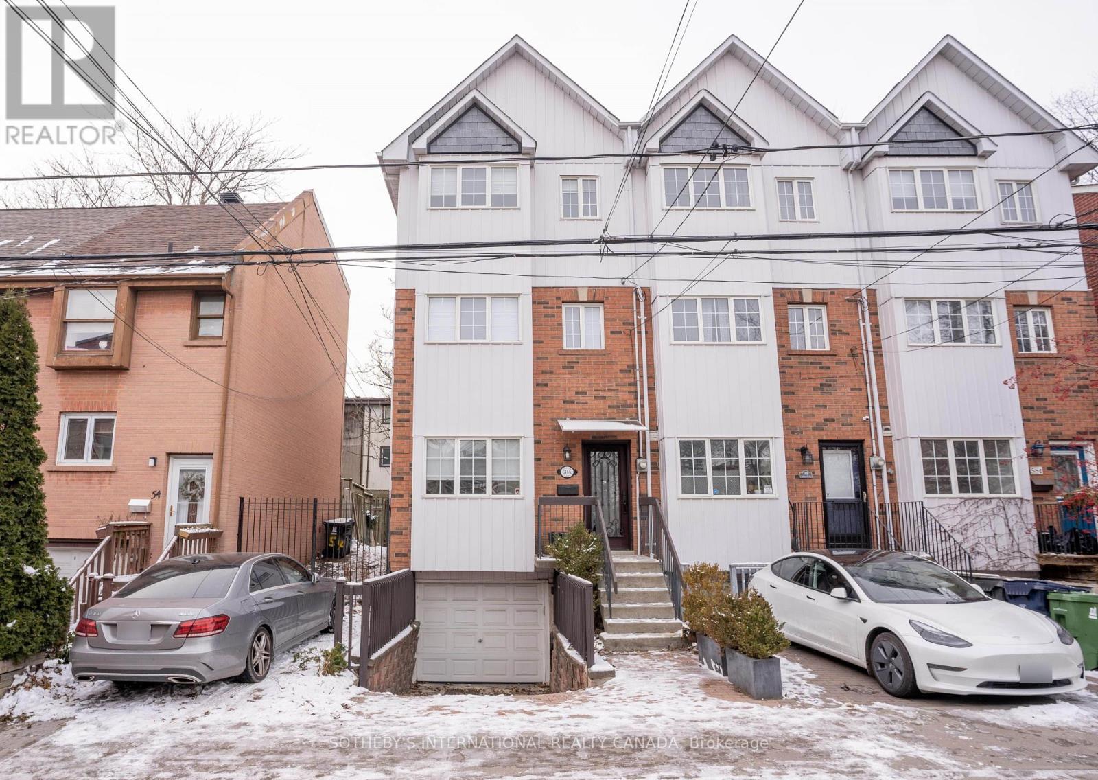 58 Poulett St #a, Toronto, ON M5A 1Z5
