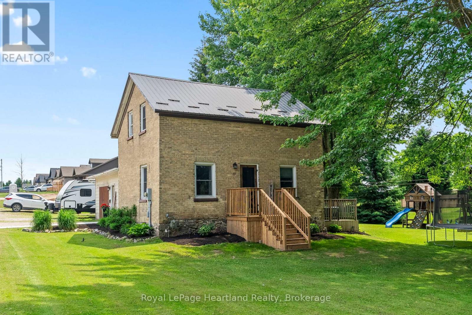 33 Allan St, Minto, ON N0G 1M0