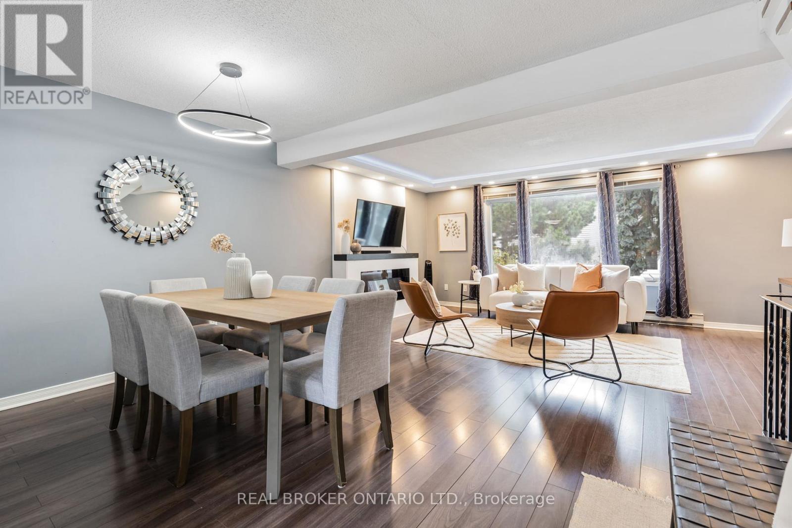 70 2440 Bromsgrove Rd, Mississauga, ON L5J 4J7