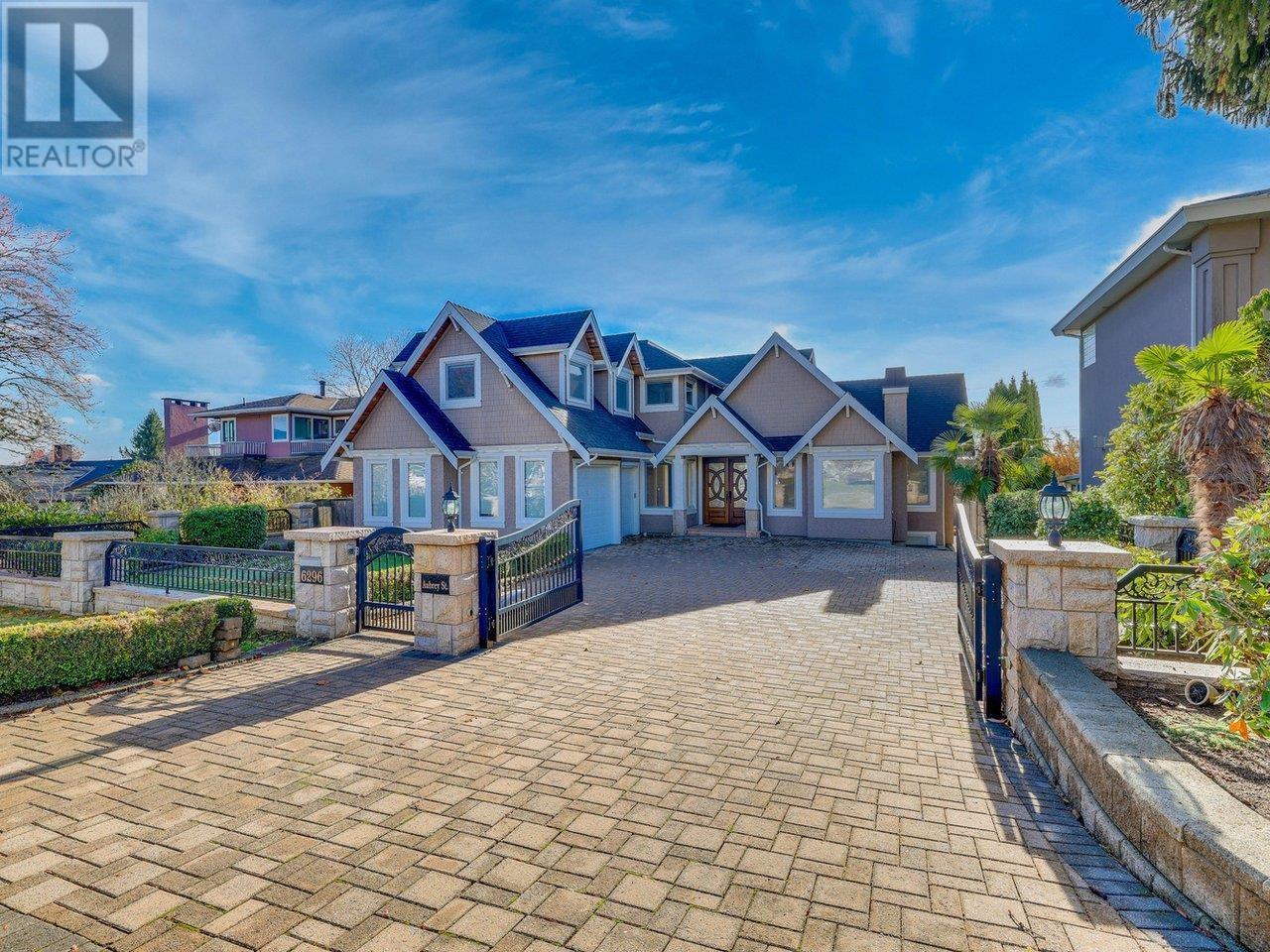 6296 Aubrey St, Burnaby, BC V5B 2E1