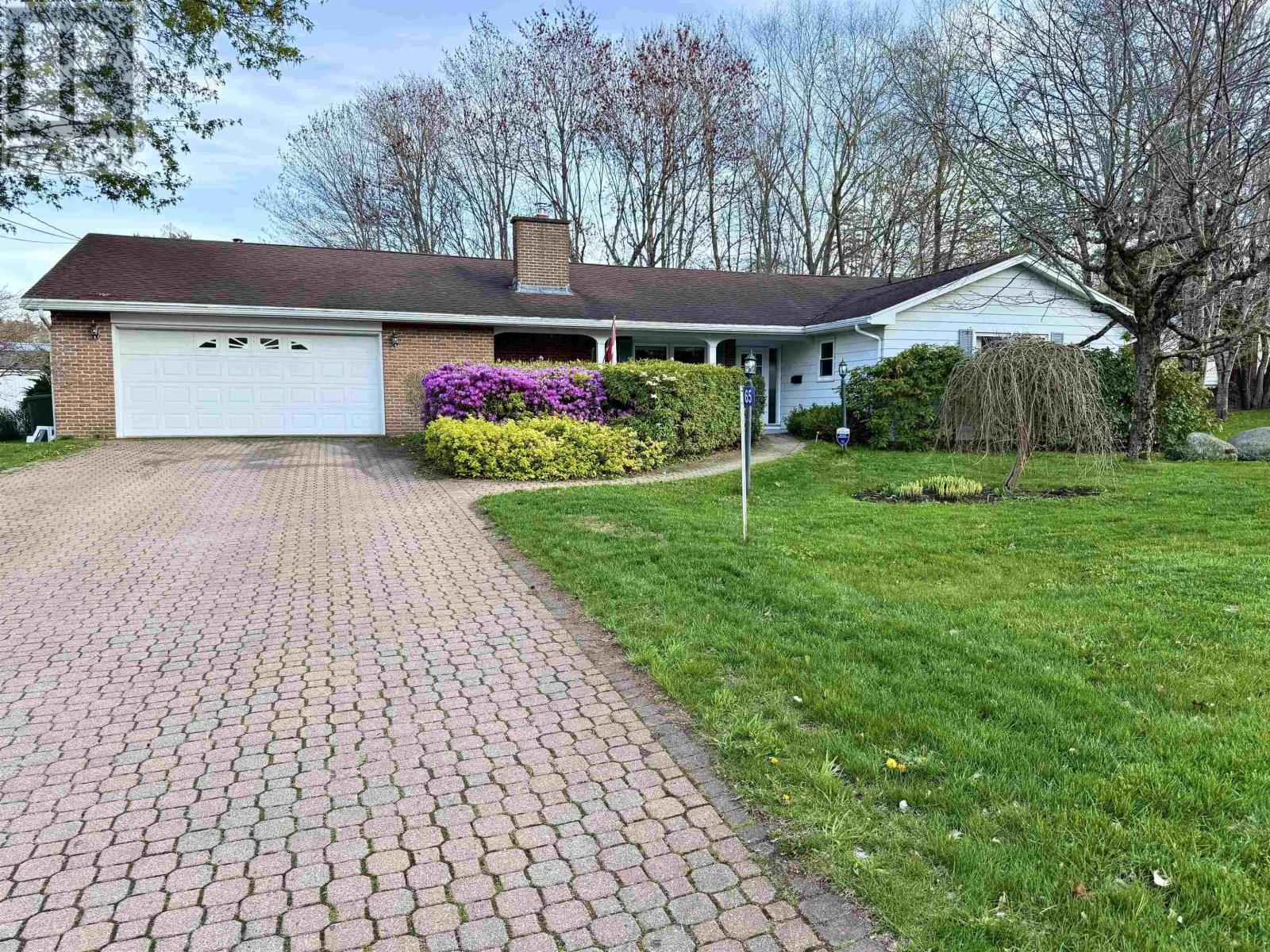 65 Dublin Ave, Bridgewater, NS B4V 1Z7