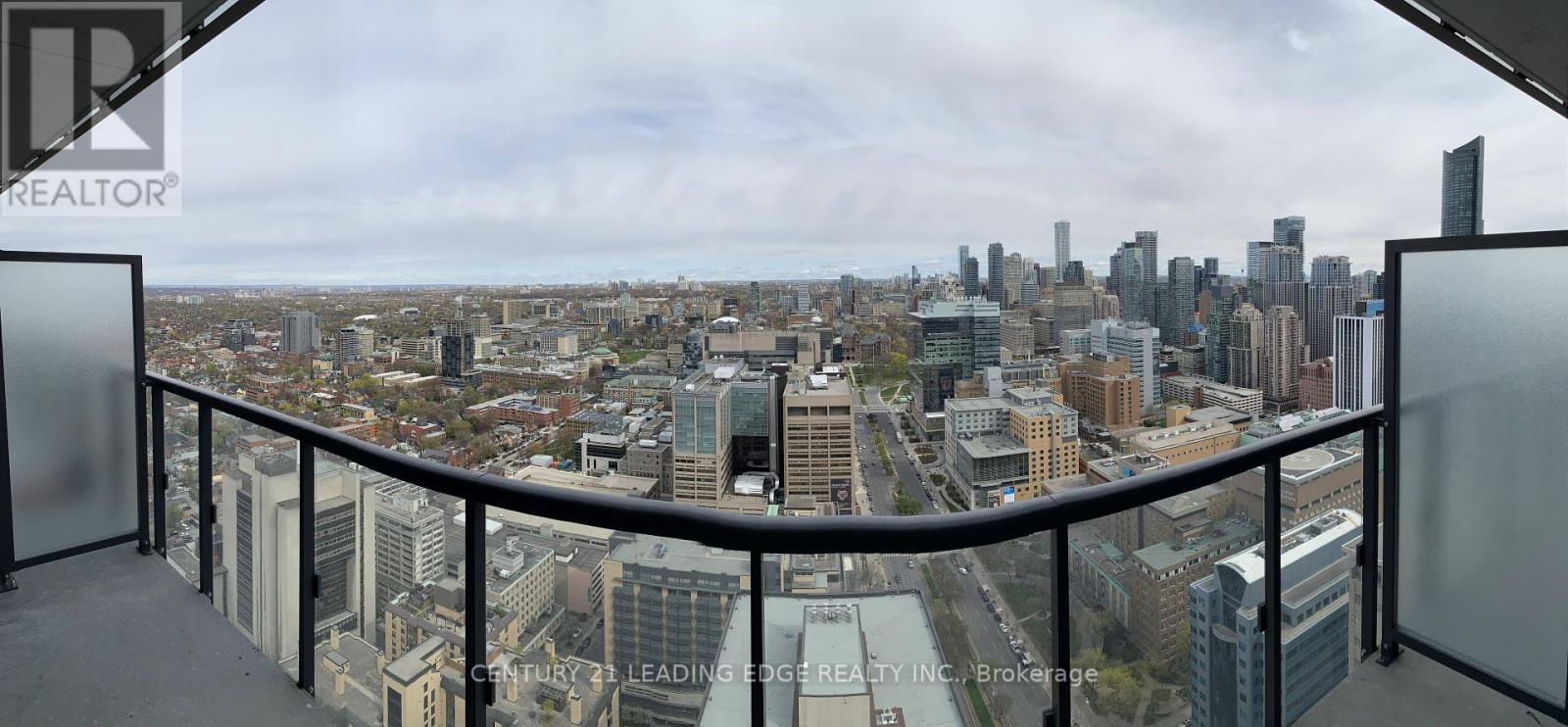 3301 488 University Ave, Toronto, ON M5G 0C1
