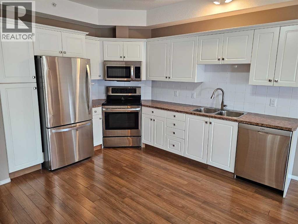 4512 52 Avenue Unit 403, Red Deer, AB T4N 7B9