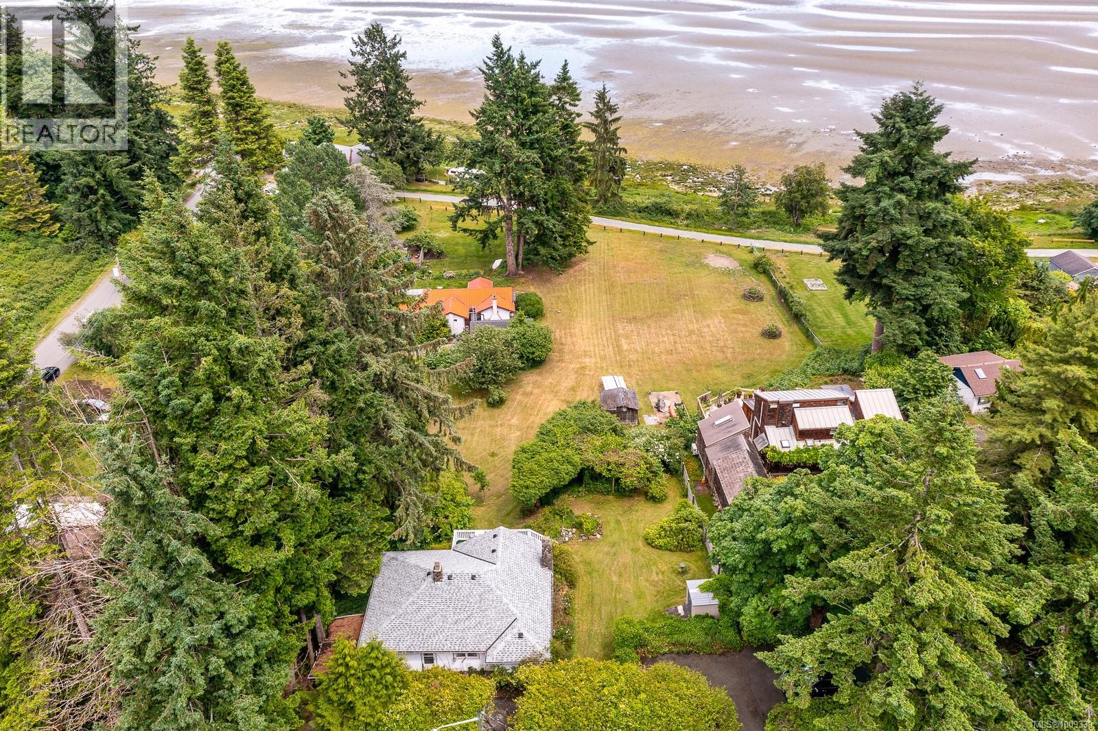 3508 Island Hwy S, Courtenay, BC V9N 9T9