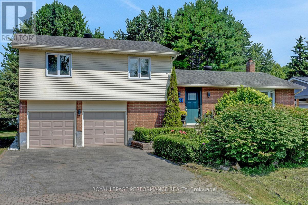 124 Des Pins St, Russell, ON K4R 1C5