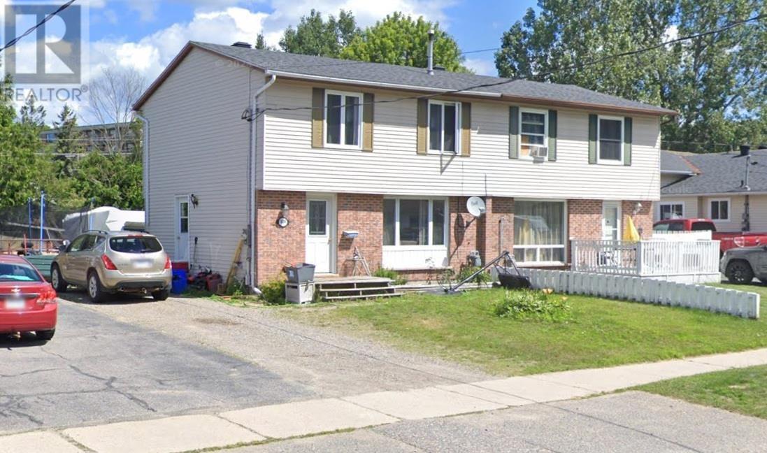 52 A Washington Cres, Elliot Lake, ON P5A 2L7