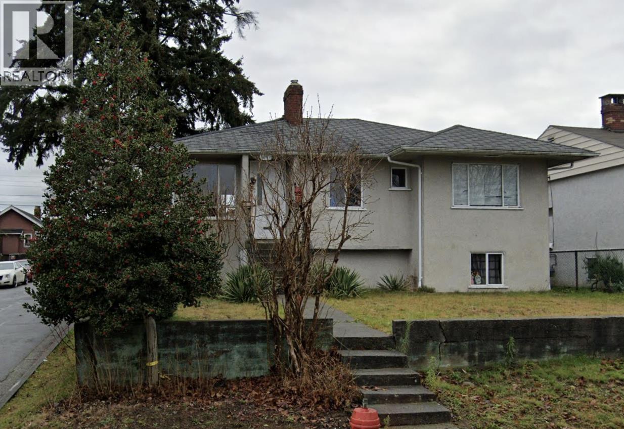 3507 Monmouth Ave, Vancouver, BC V5R 5S1