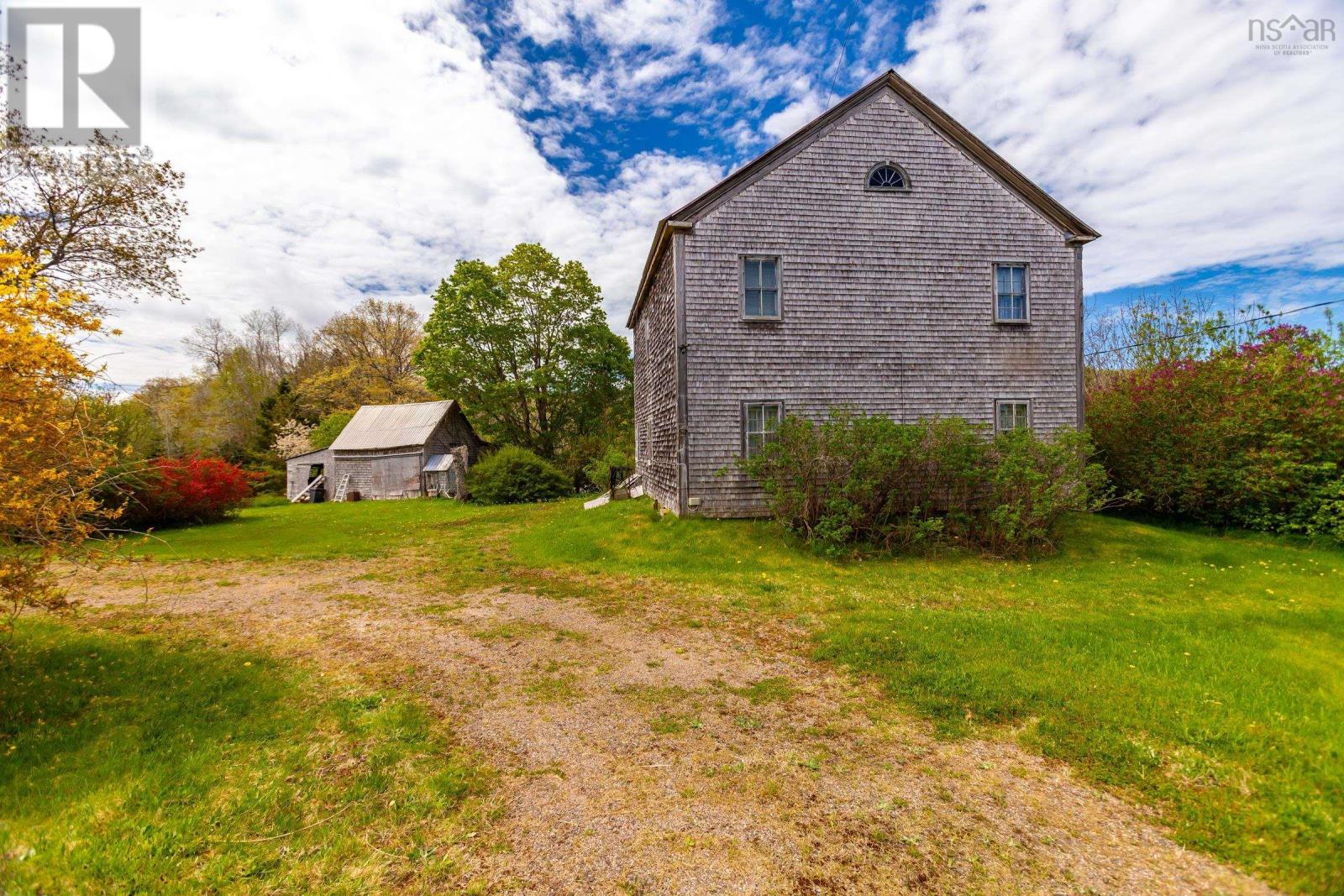 9427 Highway 8, Lequille, NS B0S 1A0