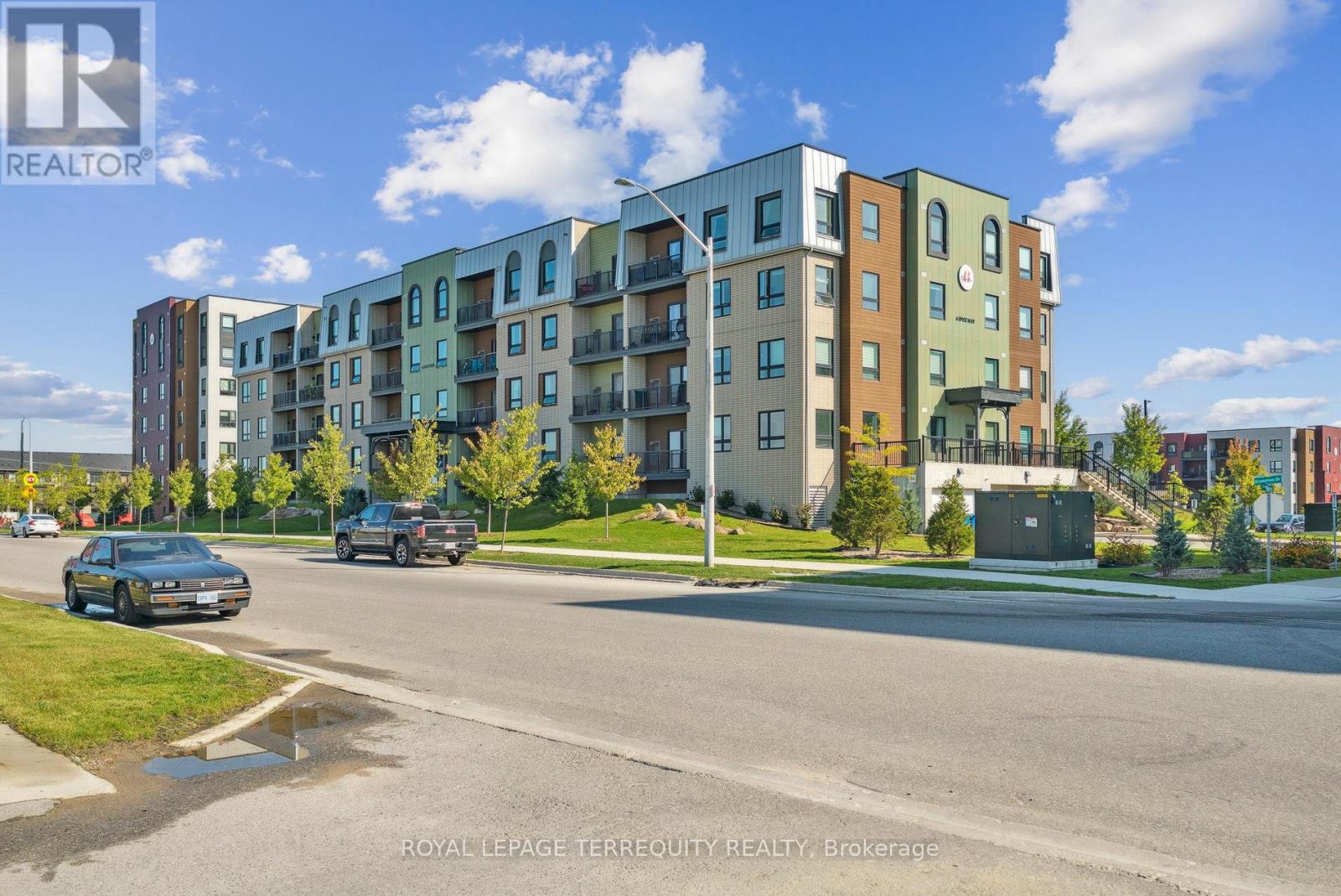 102 6 Spice Way, Barrie, ON L9J 0J9