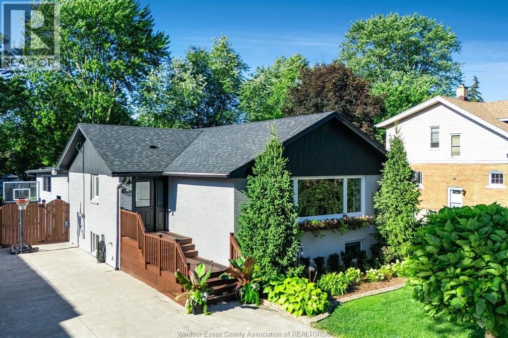 533 Morand St, Windsor, ON N9G 1H7
