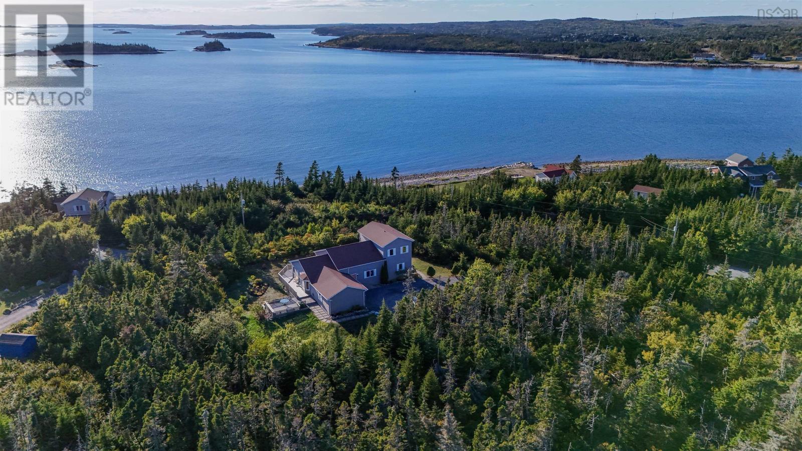 93 Crystalwood Dr, East Pennant, NS B3V 1L9