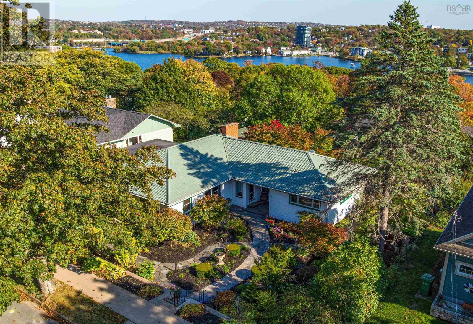 15 Lakeview Ave, Dartmouth, NS B3A 3S8