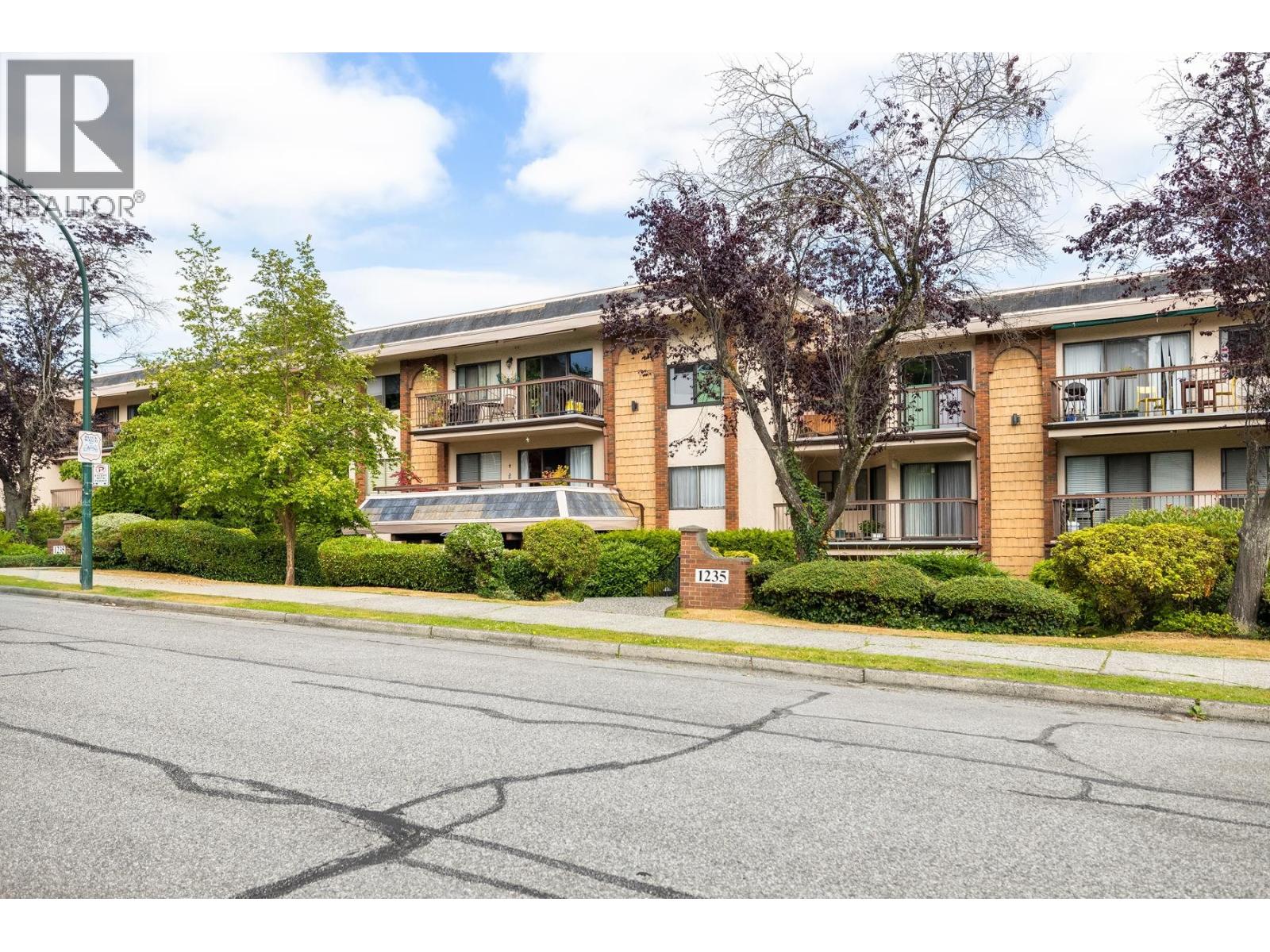 1235 W 15th Avenue Unit 301, Vancouver, BC V6H 1S1