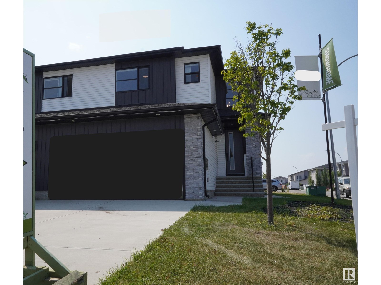 5557 Schonsee Dr NW, Edmonton, AB T5Z 0R8