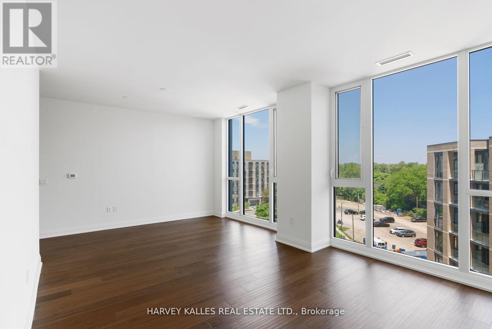 620 293 The Kingsway, Toronto Edenbridge-humber Valley, ON M9A 3C8