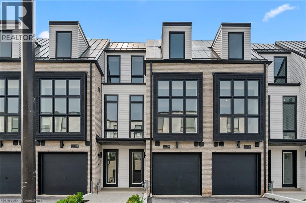 138 E Street Unit 4, Oakville, ON L6L 0H9