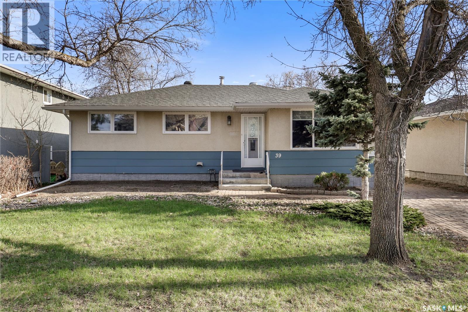 39 Fuhrmann Cres, Regina, SK S4R 5S4