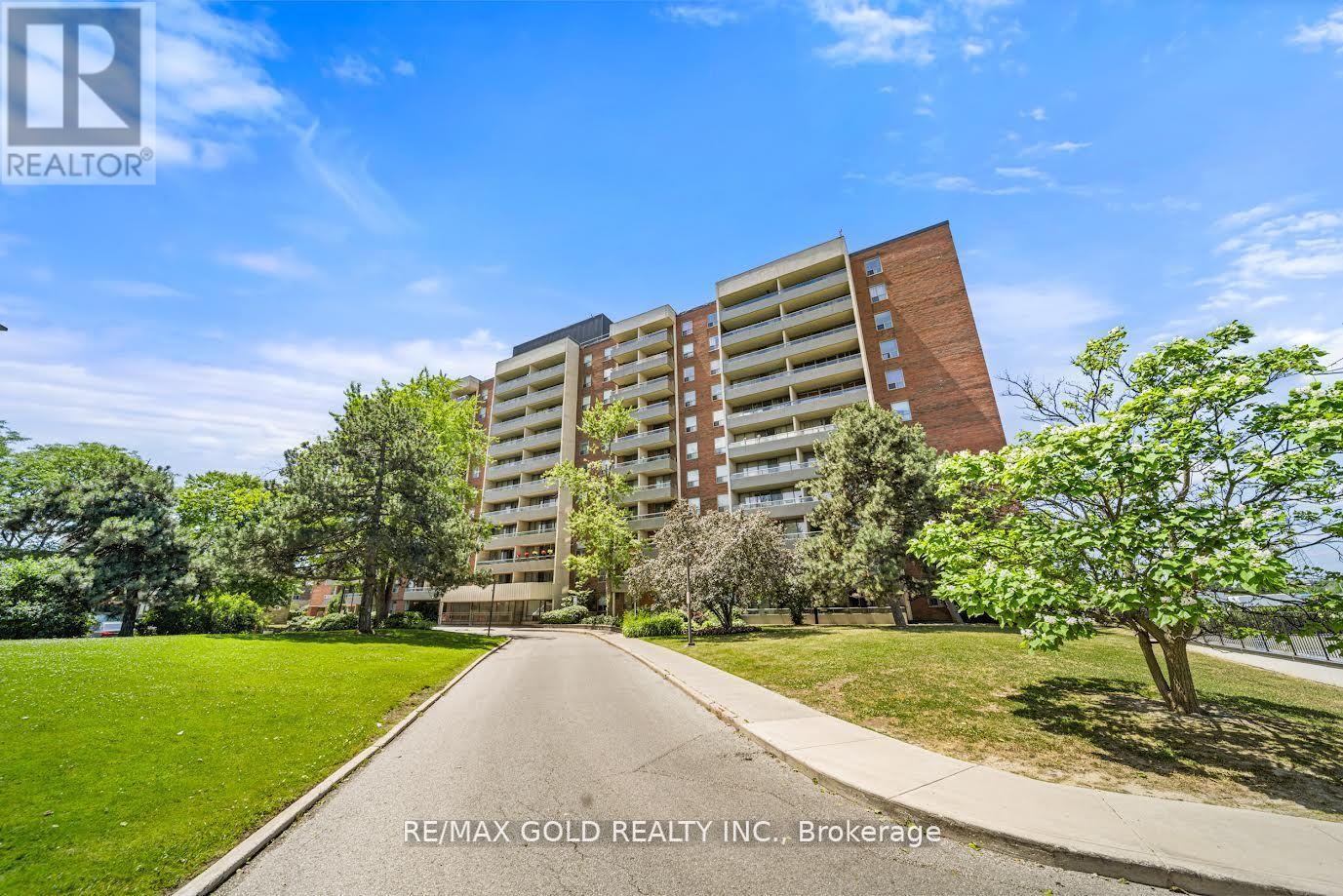 206 9 Four Winds Dr, Toronto, ON M3J 2S8