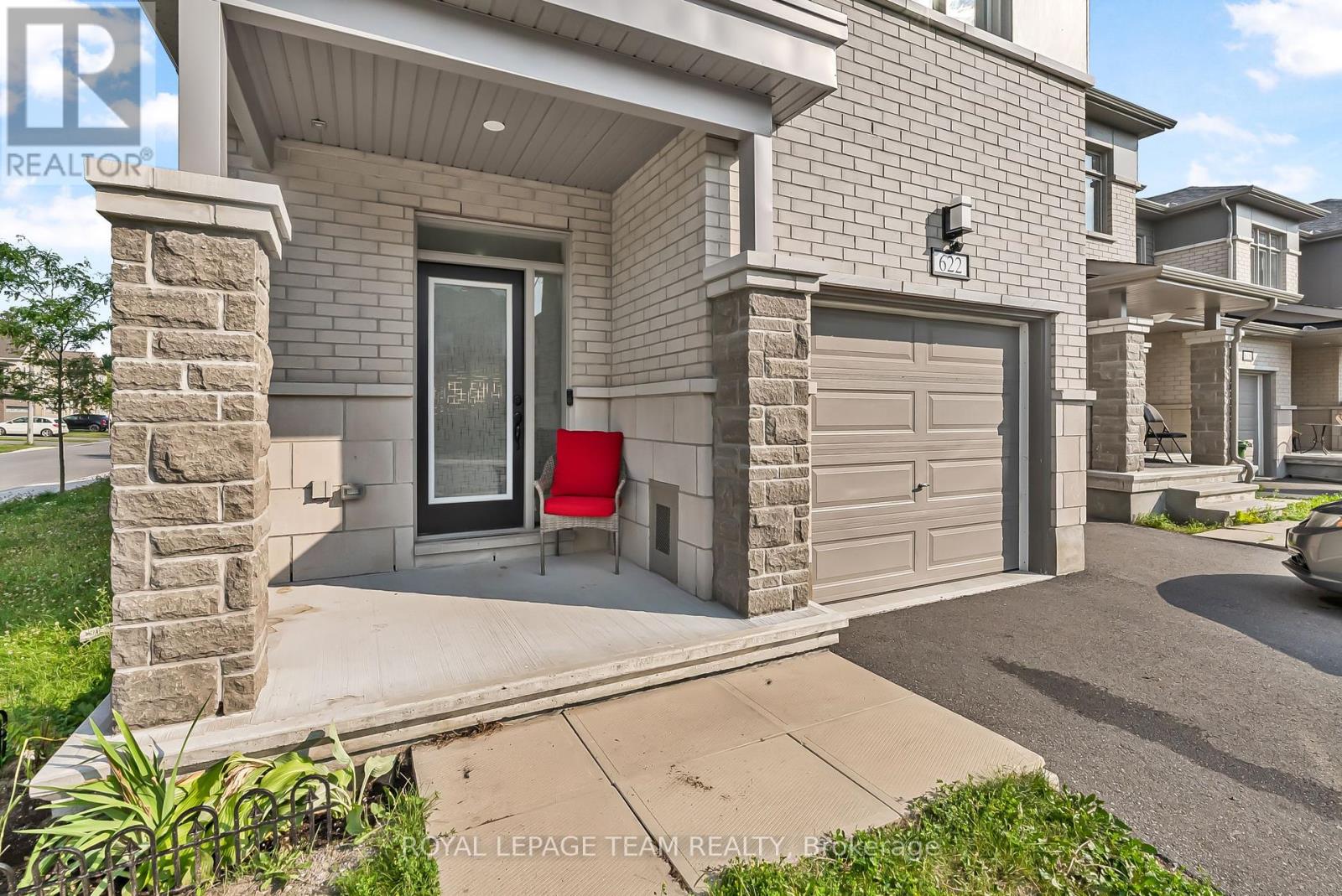 622 Parade Dr, Ottawa, ON K2S 0X8