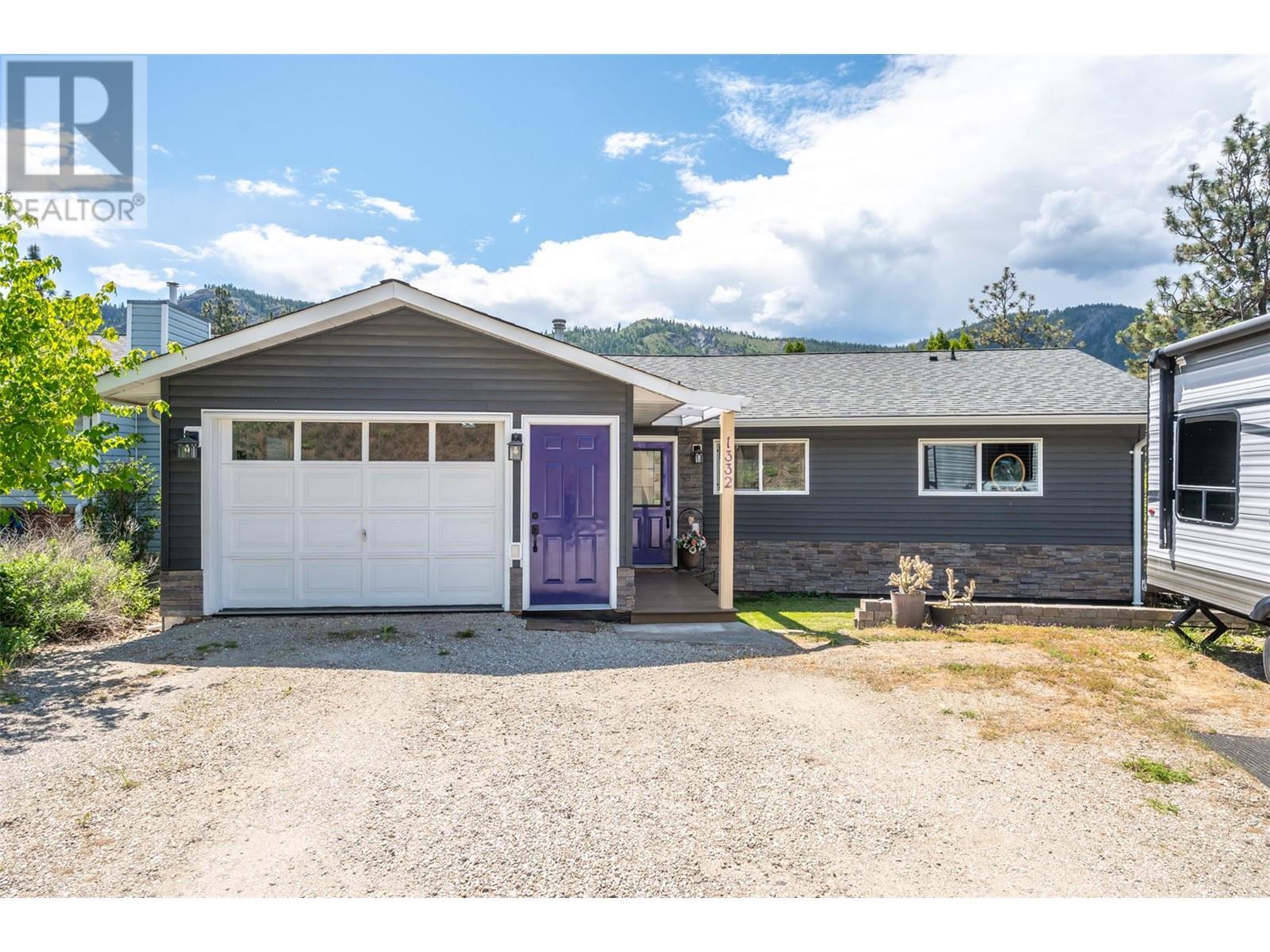 1332 Peachcliff Dr, Okanagan Falls, BC V0H 1R1