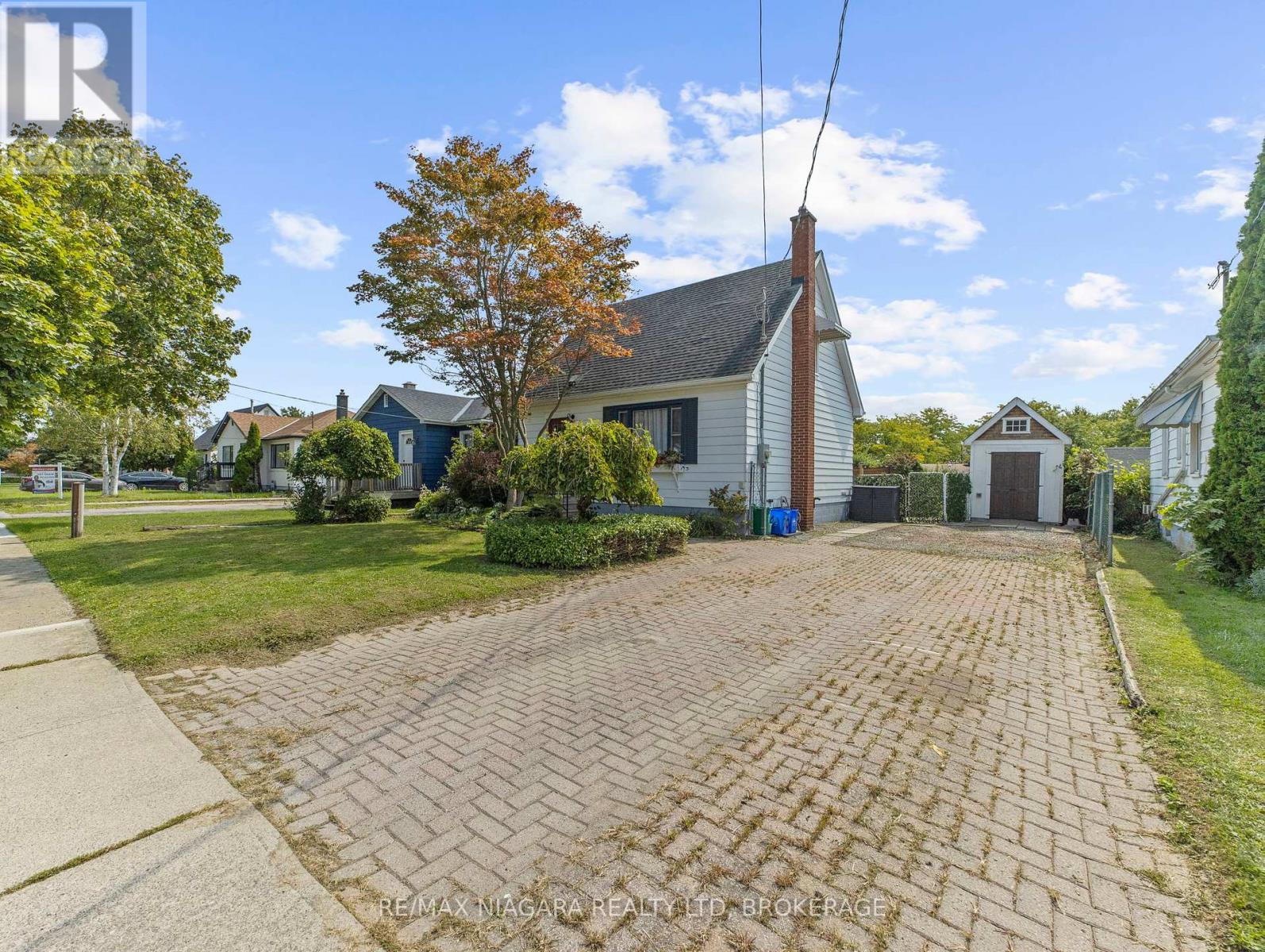7014 Margaret St, Niagara Falls, ON L2G 2W2