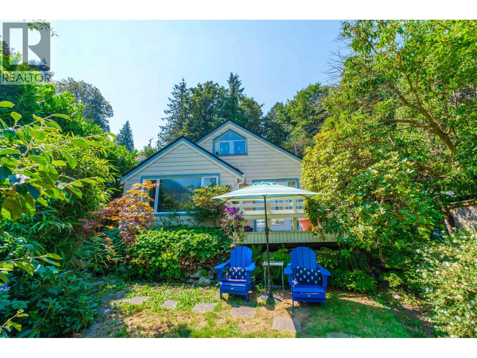 6467 Raleigh St, West Vancouver, BC V7W 2C9