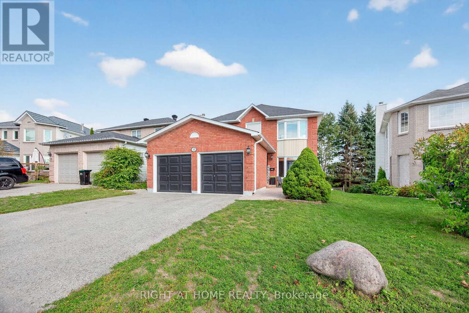 13 Orwell Cres, Barrie, ON L4N 6N3