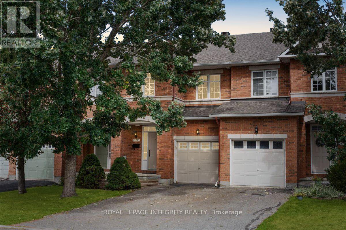 2093 Bergamot Cir, Ottawa, ON K4A 4R4