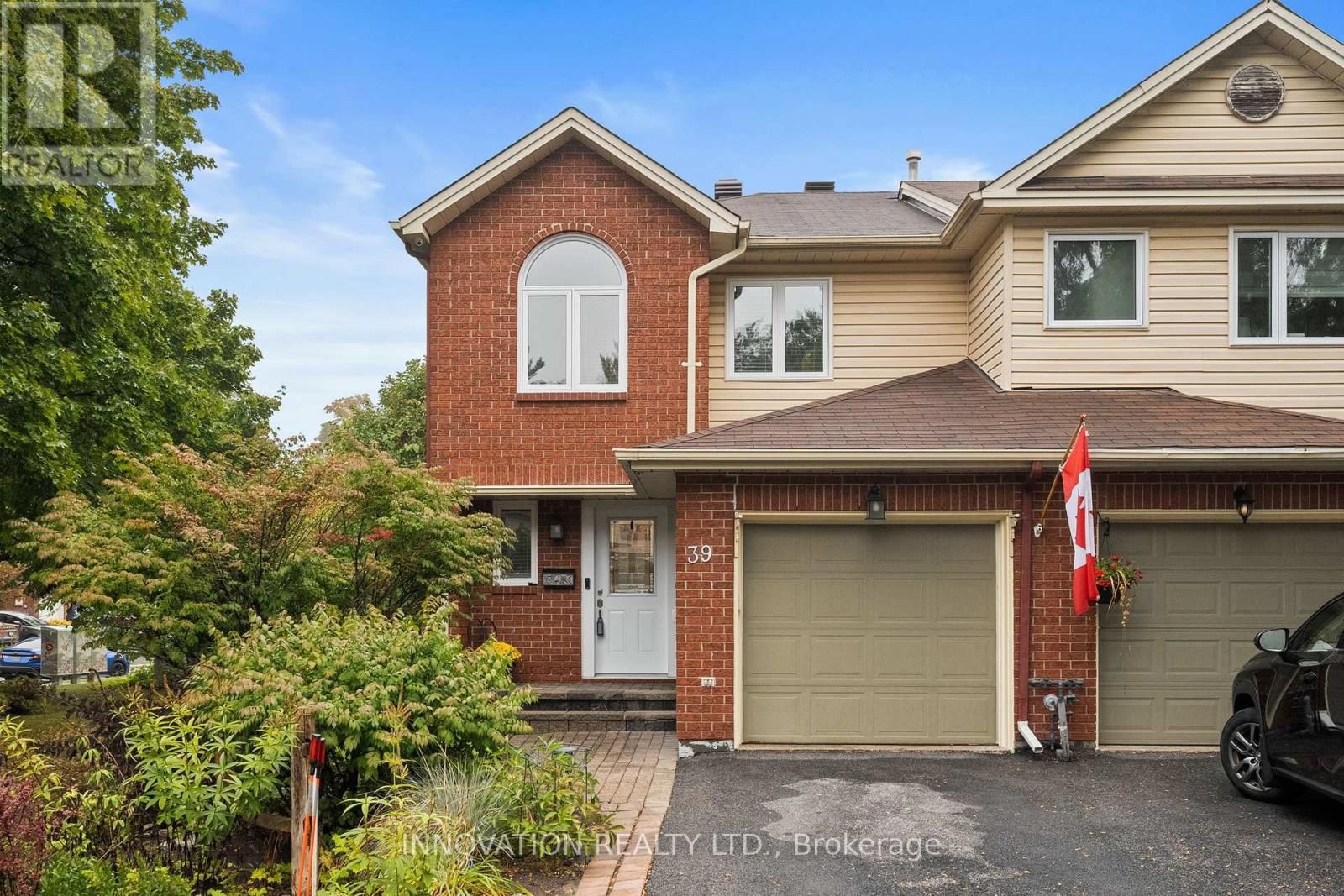 39 Furlong Cres, Ottawa, ON K2M 2J1