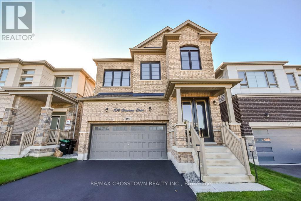 104 Shepherd Dr, Barrie, ON L9S 2Z4