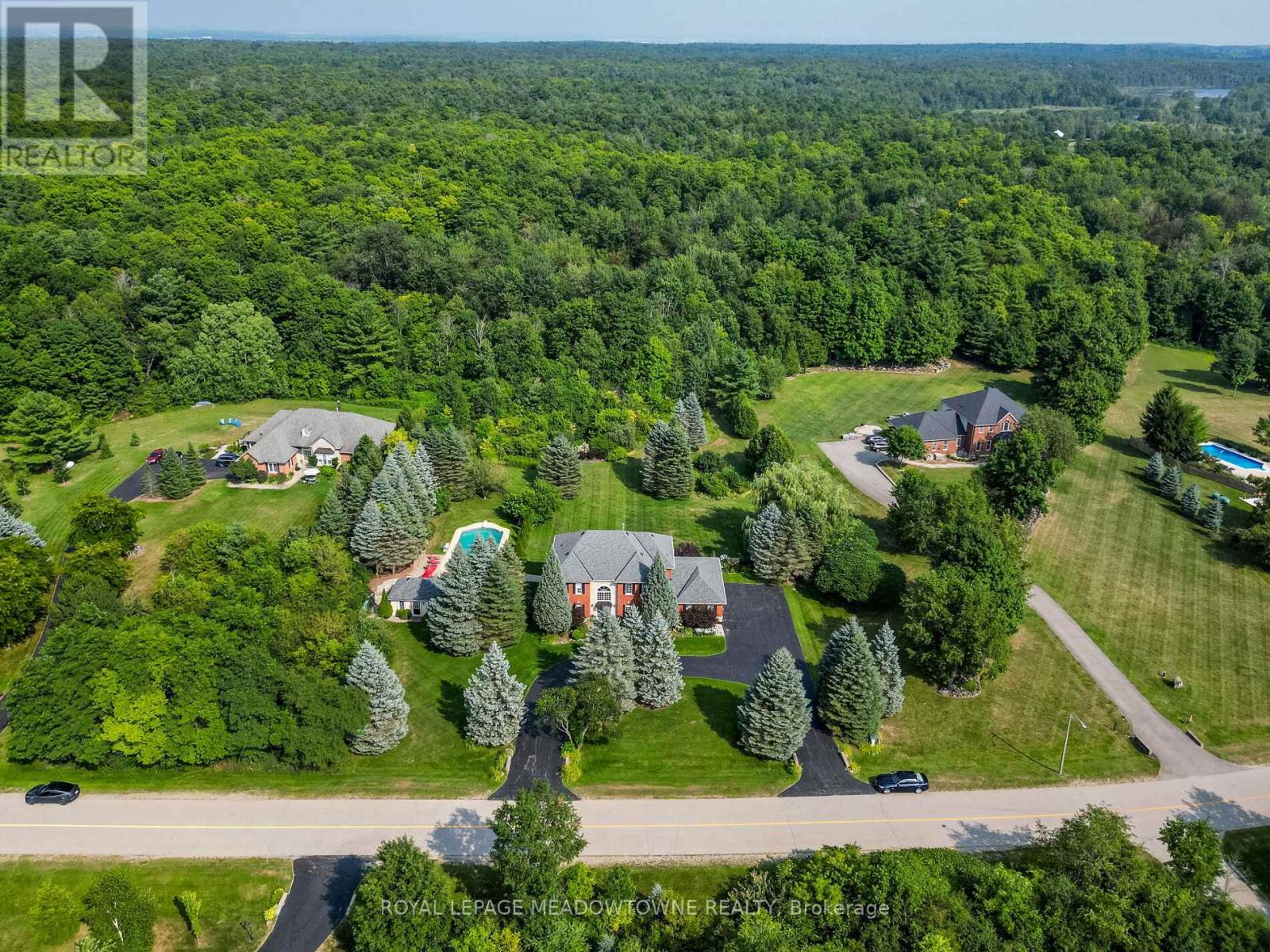 8 Deer Run Cres, Halton Hills, ON L7J 2L7