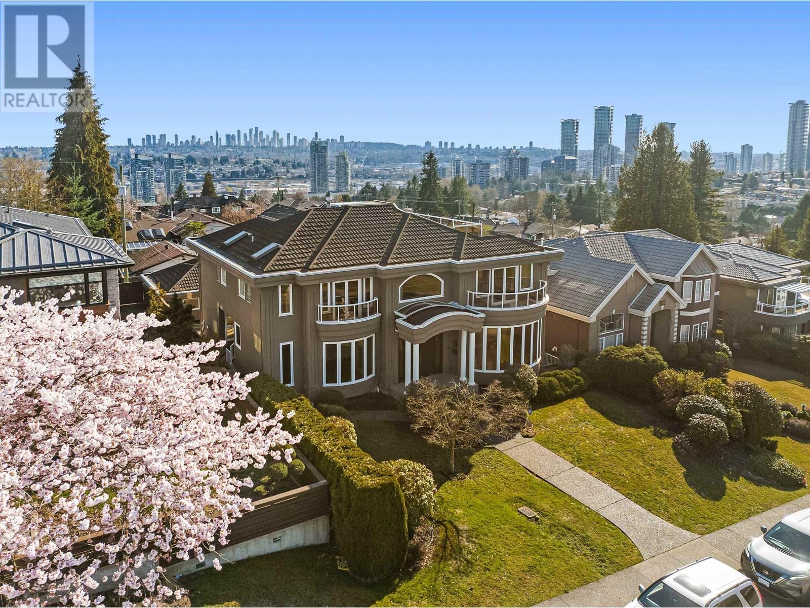 5770 Charles St, Burnaby, BC V5B 2G4