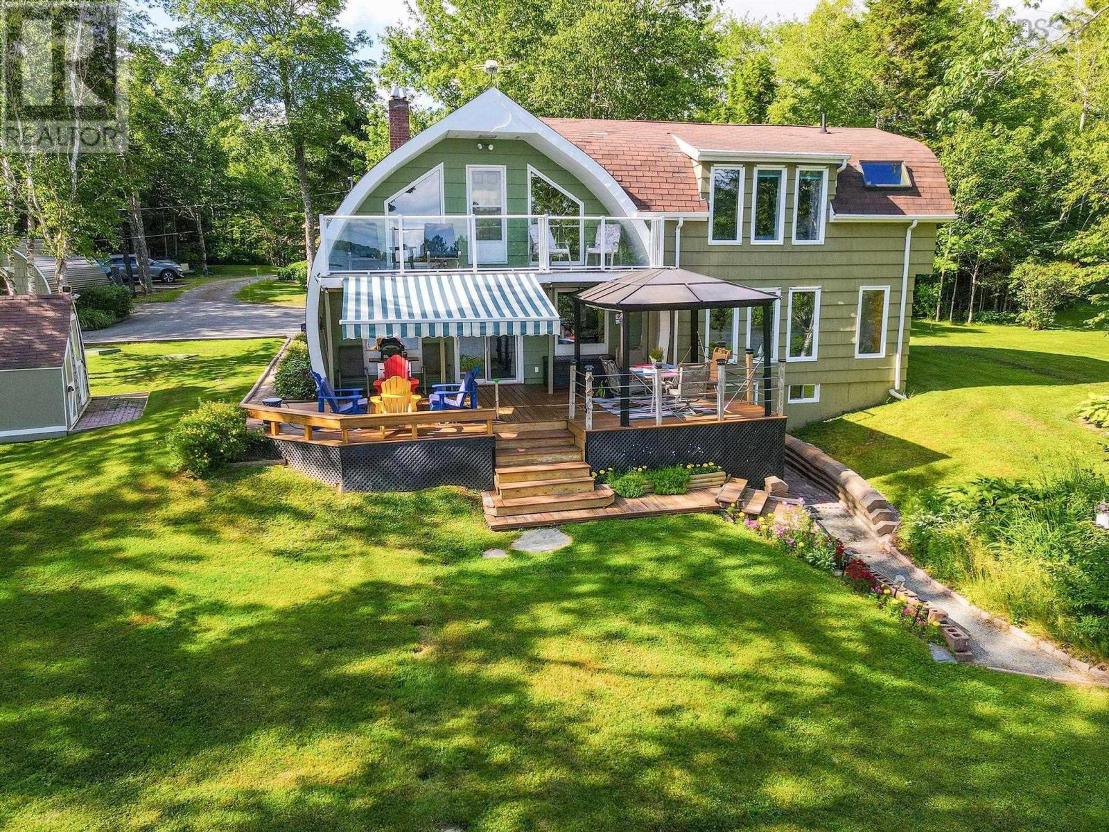 183 Lakewood Dr, Shortts Lake, NS B0M 1C0