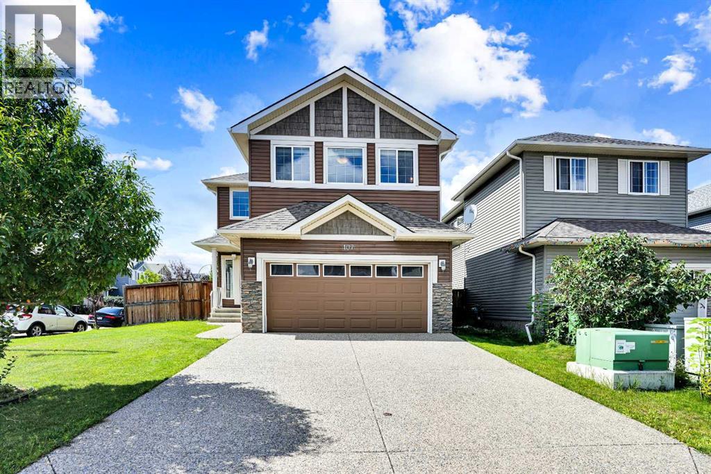 107 Everhollow St SW, Calgary, AB T2Y 0H4