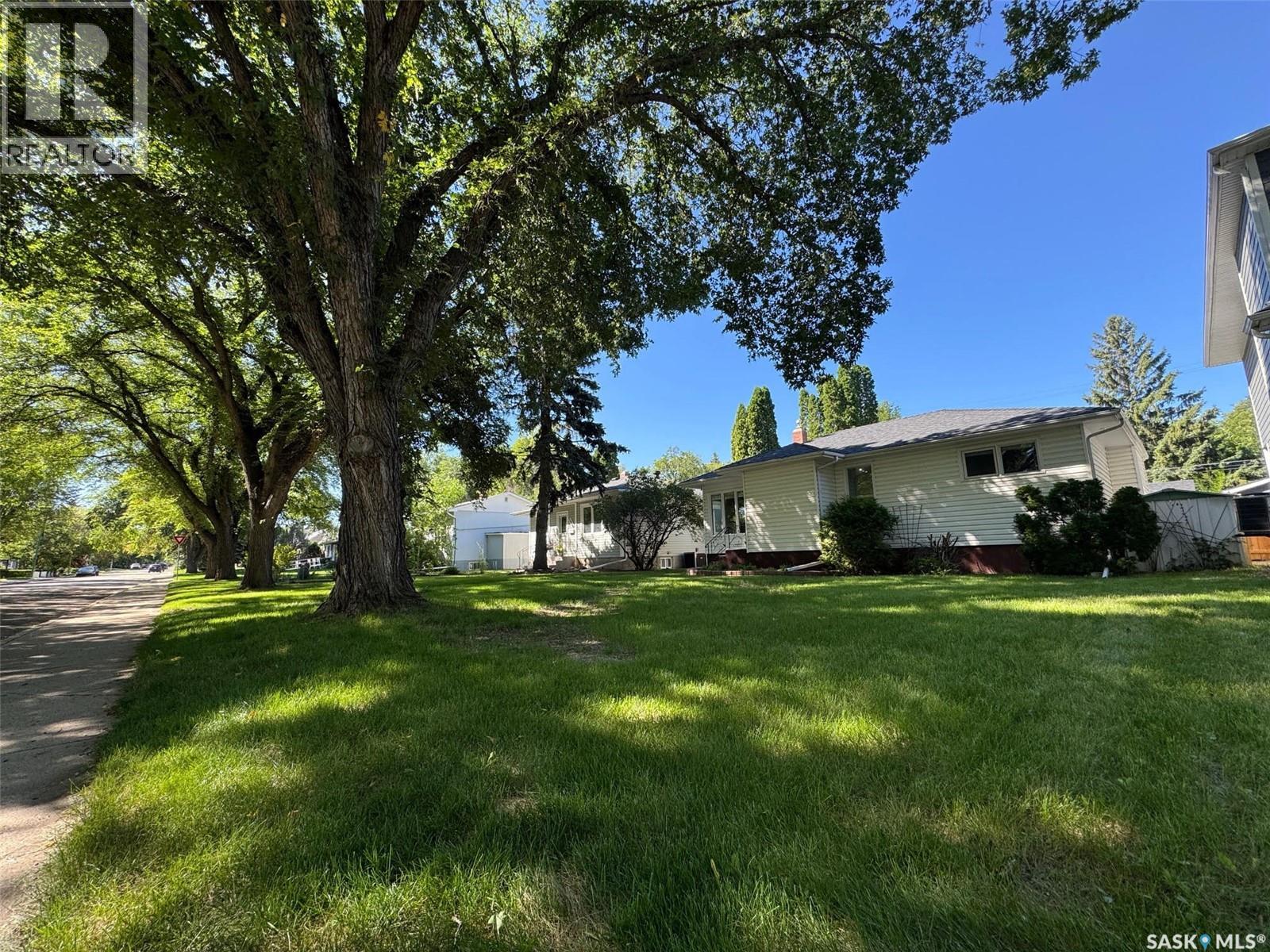 1406 Wiggins Ave S, Saskatoon, SK S7H 2J6