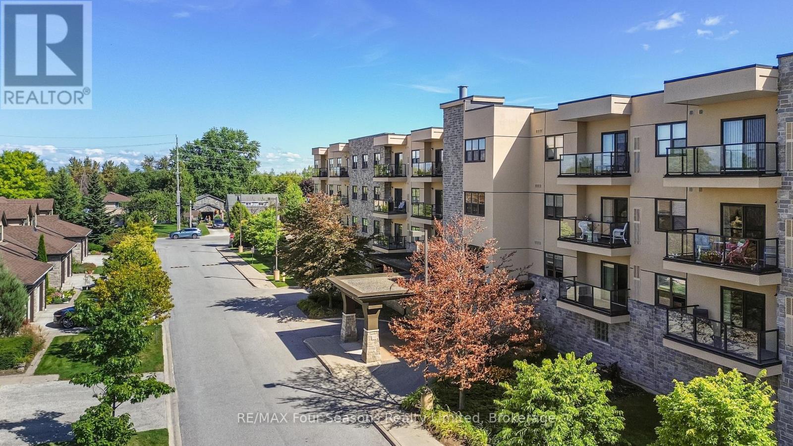 411 91 Raglan St, Collingwood, ON L9Y 3B3