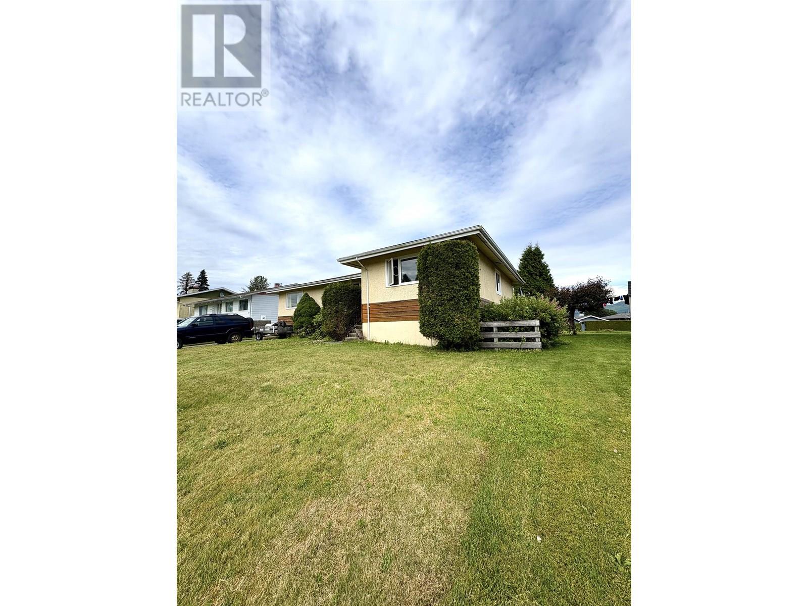 34 Moore St, Kitimat, BC V8C 1G7