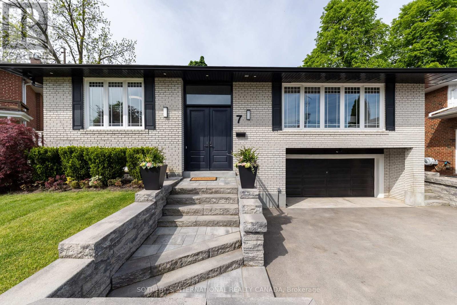 7 Welbrooke Pl, Toronto, ON M9B 5A3