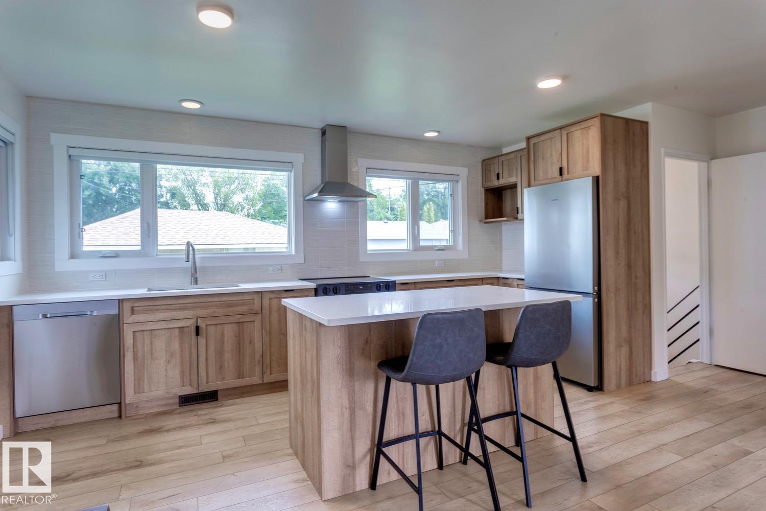 52 St Nw Unit 10527, Edmonton, AB T6A 2G7