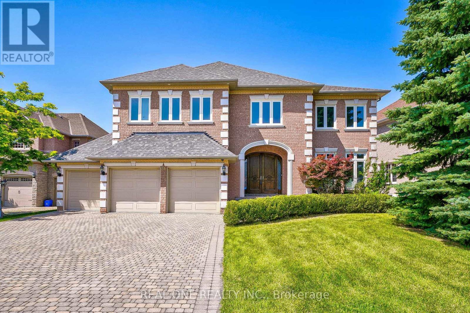 26 Clarendon Dr, Richmond Hill, ON L4B 3Z5