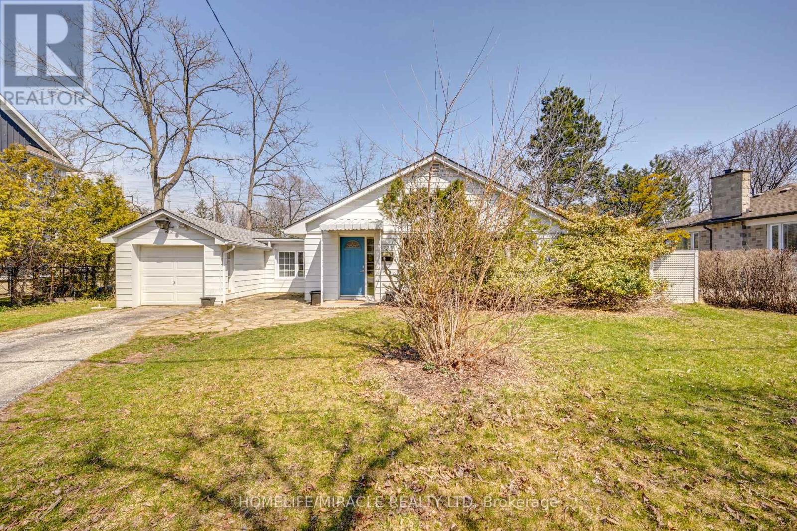 1235 Old River Rd, Mississauga, ON L5G 3G2