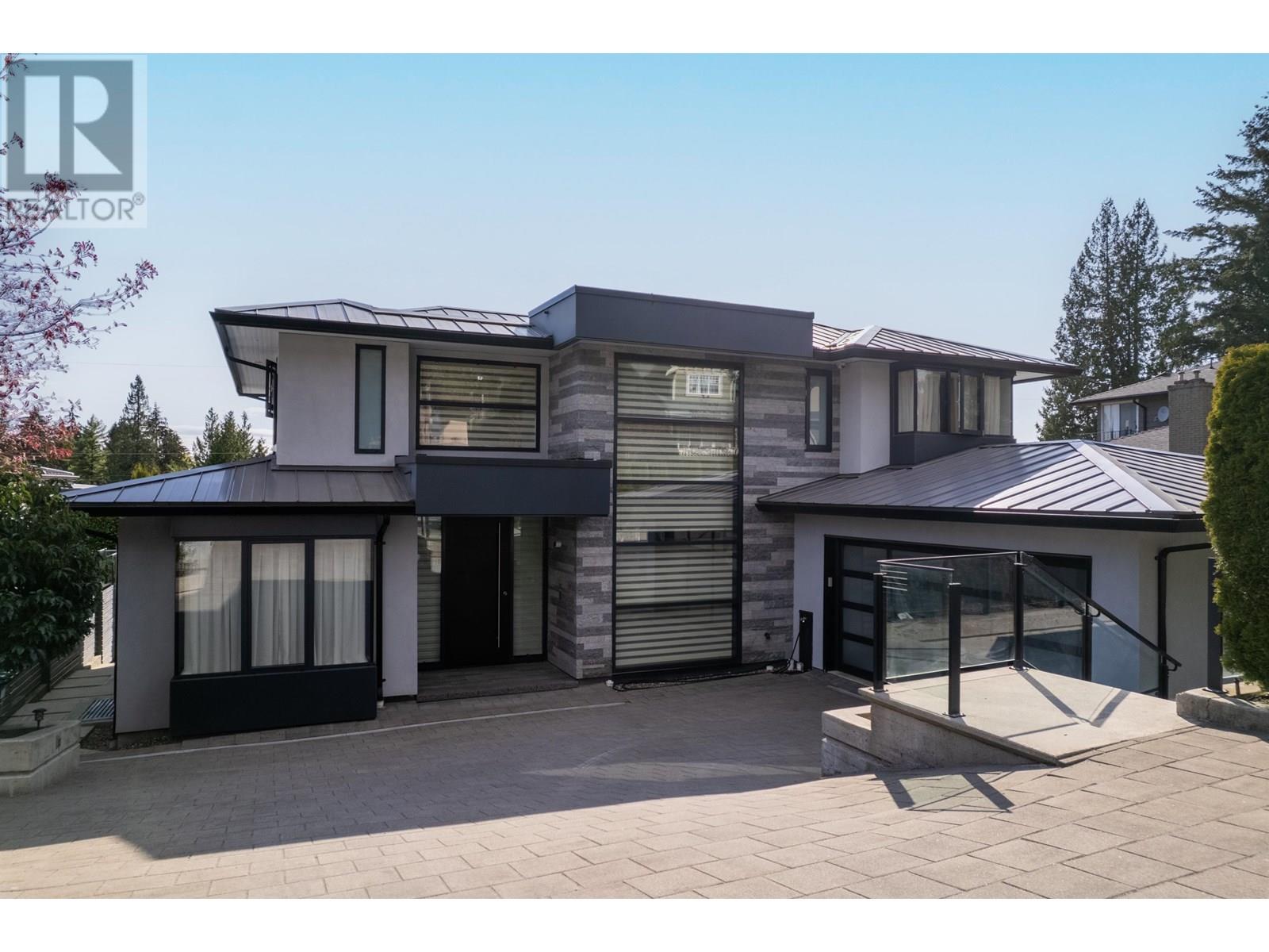 925 Beaumont Dr, North Vancouver, BC V7R 1P5