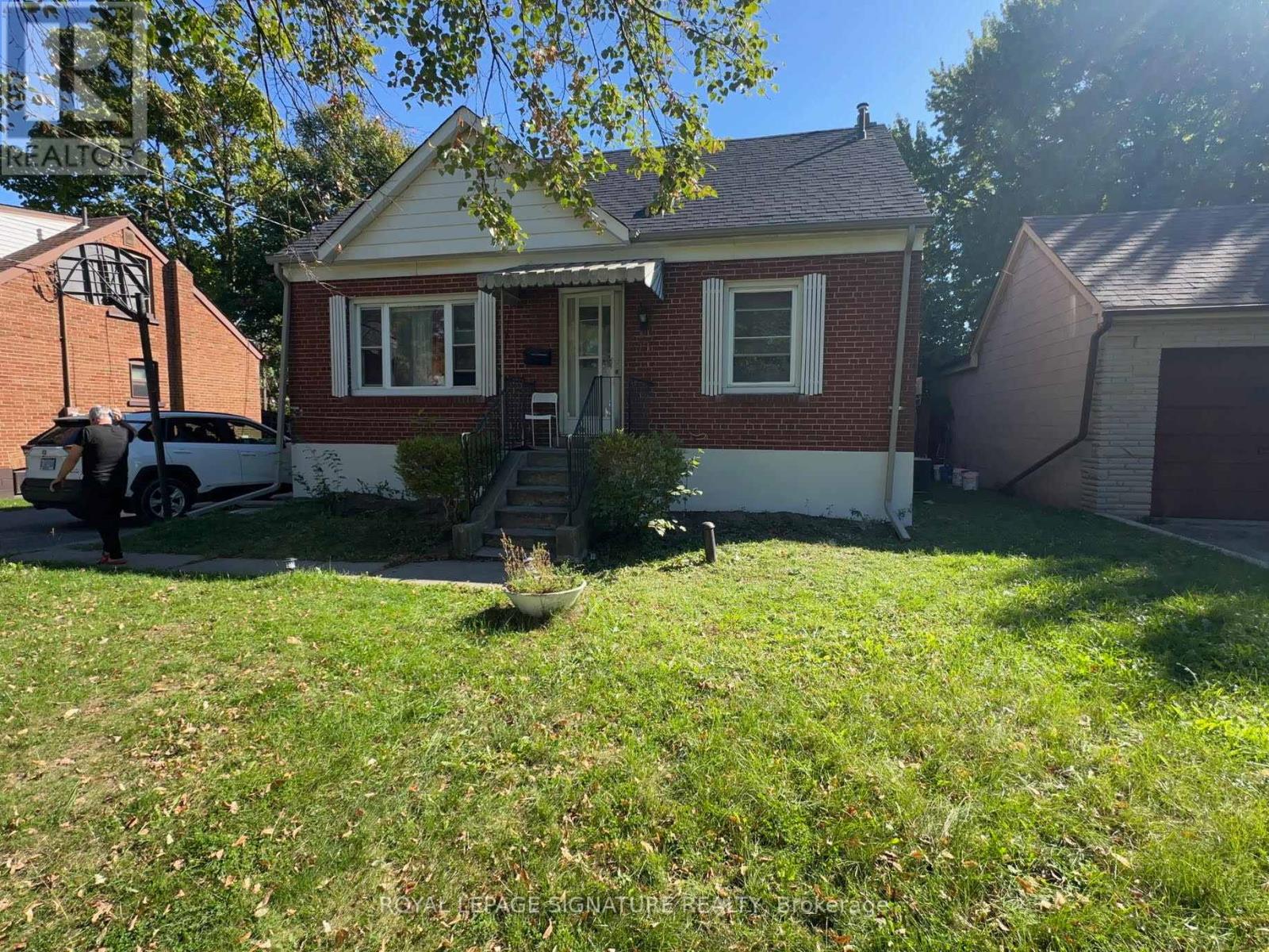 11 Yvonne Ave, Toronto Downsview-roding-cfb, ON M3L 1C6
