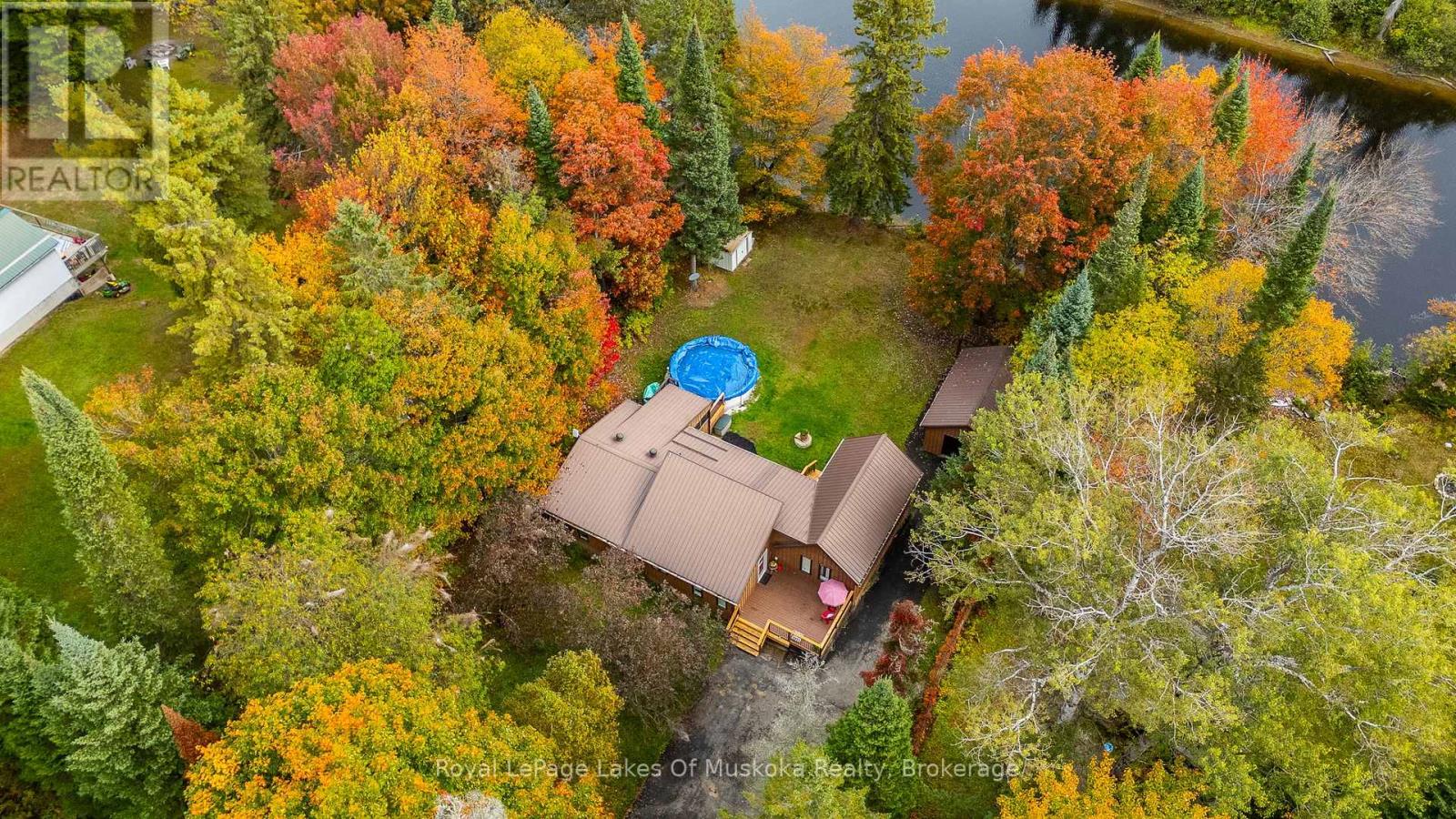 29 Ascott Ln, Huntsville, ON P0B 1L0