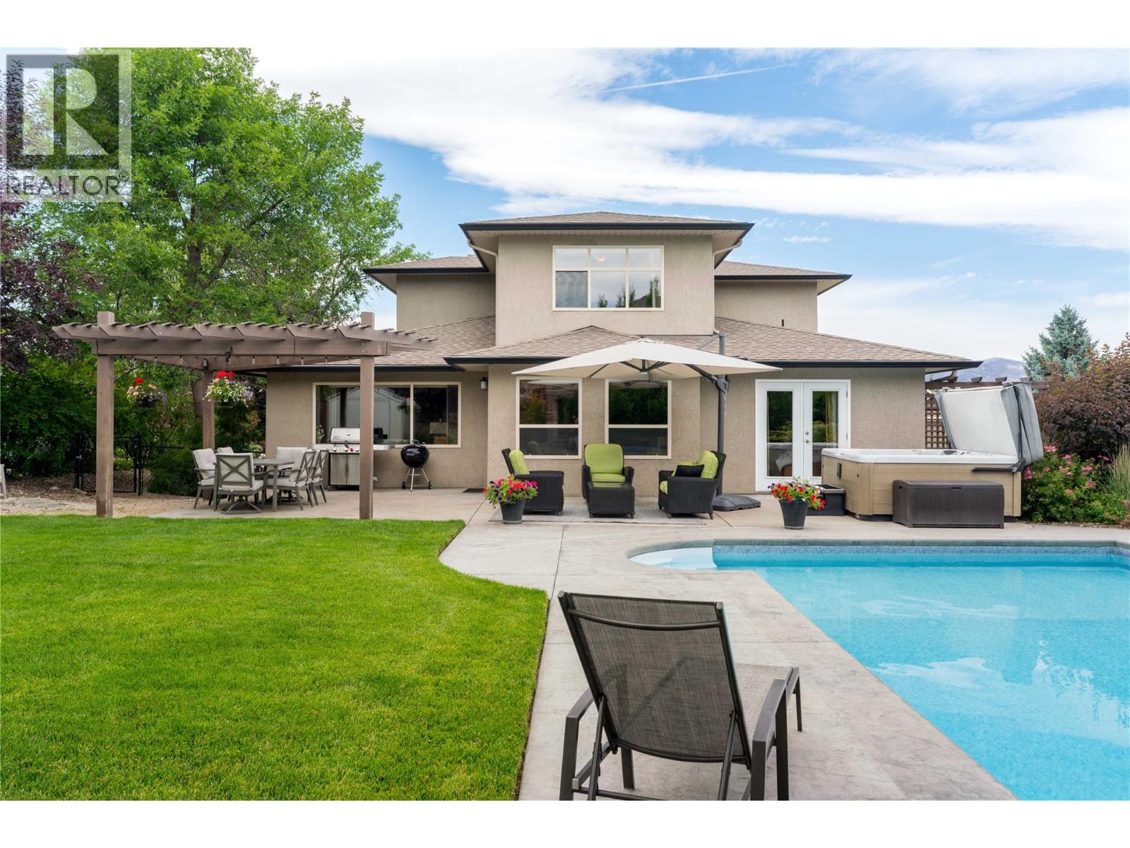 2464 Selkirk Dr, Kelowna, BC V1V 2R7