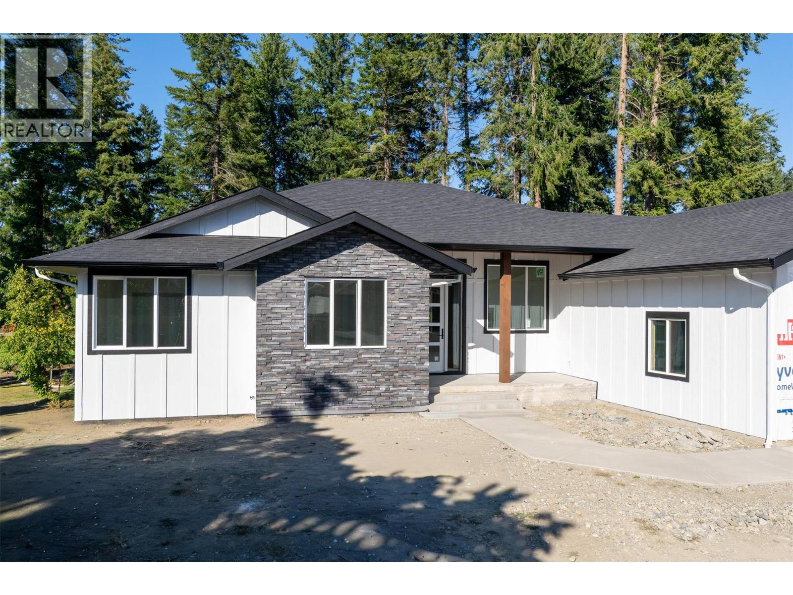 2520 Golf View Cres, Blind Bay, BC V0E 1H2